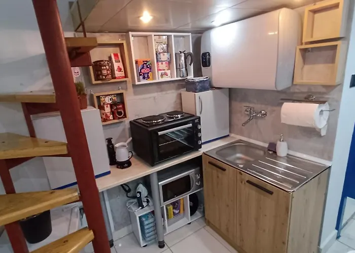 Nitro 1 Premium Cozy - Wine Tasting - Souvenir - Art Gallery - Private Guided Tours - Relaxing - Romantic Skopje